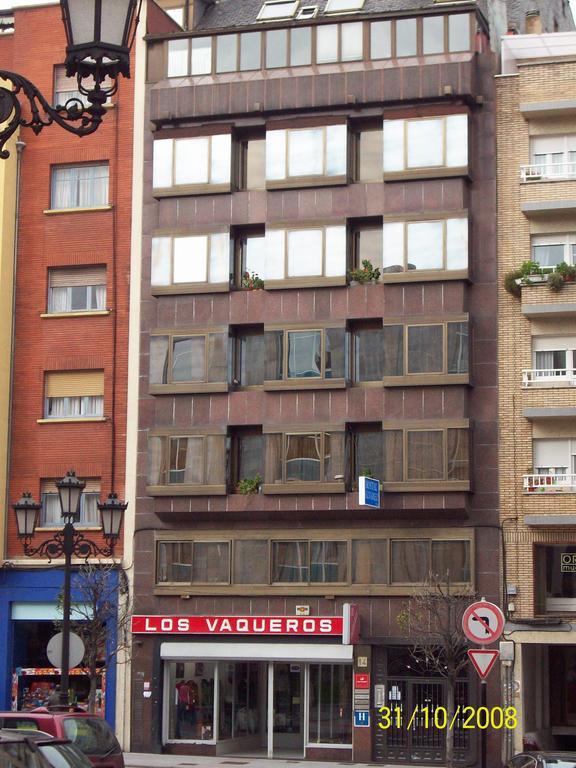Hostal Alvarez Oviedo Exterior photo